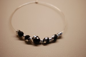 tp46-tc-rigide-fil-plat-perles